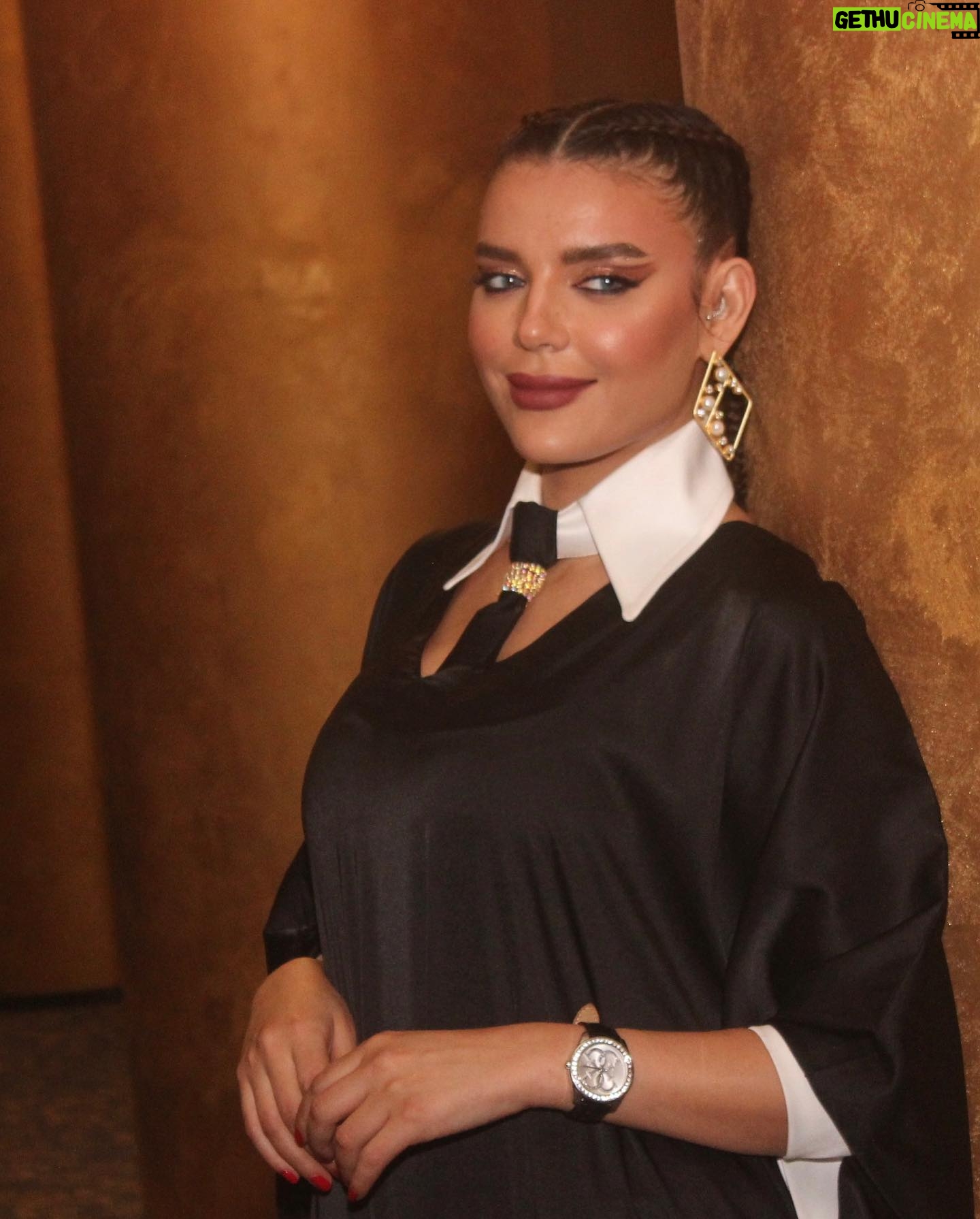 Heba ElSisi Instagram - Ramadan night by @changemeclinics …thank u for lovely Sohor🌙 Abaya @3abaia_design MUA @basemrushdymua Hair @shady.helmy5 Thank u @mostafaalsagheer @alshamseg Earing @taleed_lamya Taken by @mahmoud.hassaballah @eldoiny_ph #hebaelsisy #ramdannights #ramdanmubarak