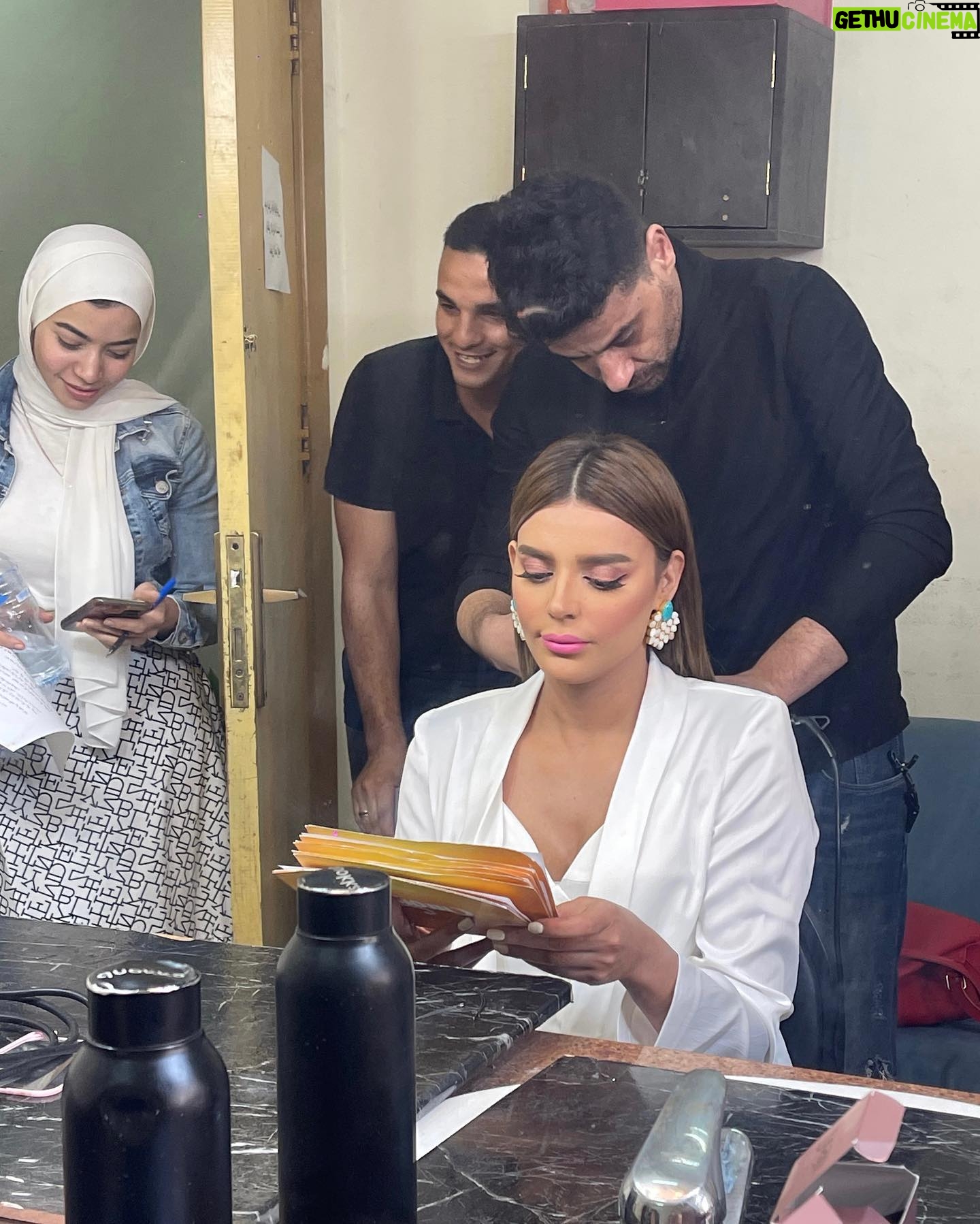 Heba ElSisi Instagram - ملاك ياناس 👼😇 #angleinthehouse #hebaelsisy Suite @hera_store_eg Styling @stylebymaram Eearing @taleed_lamya Makeup artist @asmaa_said_33 Hair @chezrichard #bnshtry_ragel #alshamstv #tvprogram #بنشتري_راجل