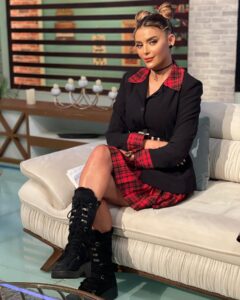 Heba ElSisi Instagram - برنامج بنشتري راجل يوم السبت والاحد والاتنين الساعه ٤ مساءا علي قناه الشمس @bnshtryragel program on Saturday,Sunday and Monday at 4:00 pm on @alshamseg chanel 0utfit @hera_store_eg Styling @stylebymaram Hair & makeup @alsagheersalons @mostafaalsagheer Makeup @basemrushdymua #hebaelsisy #alshamschannel #بنشتري_راجل #tvpresenter