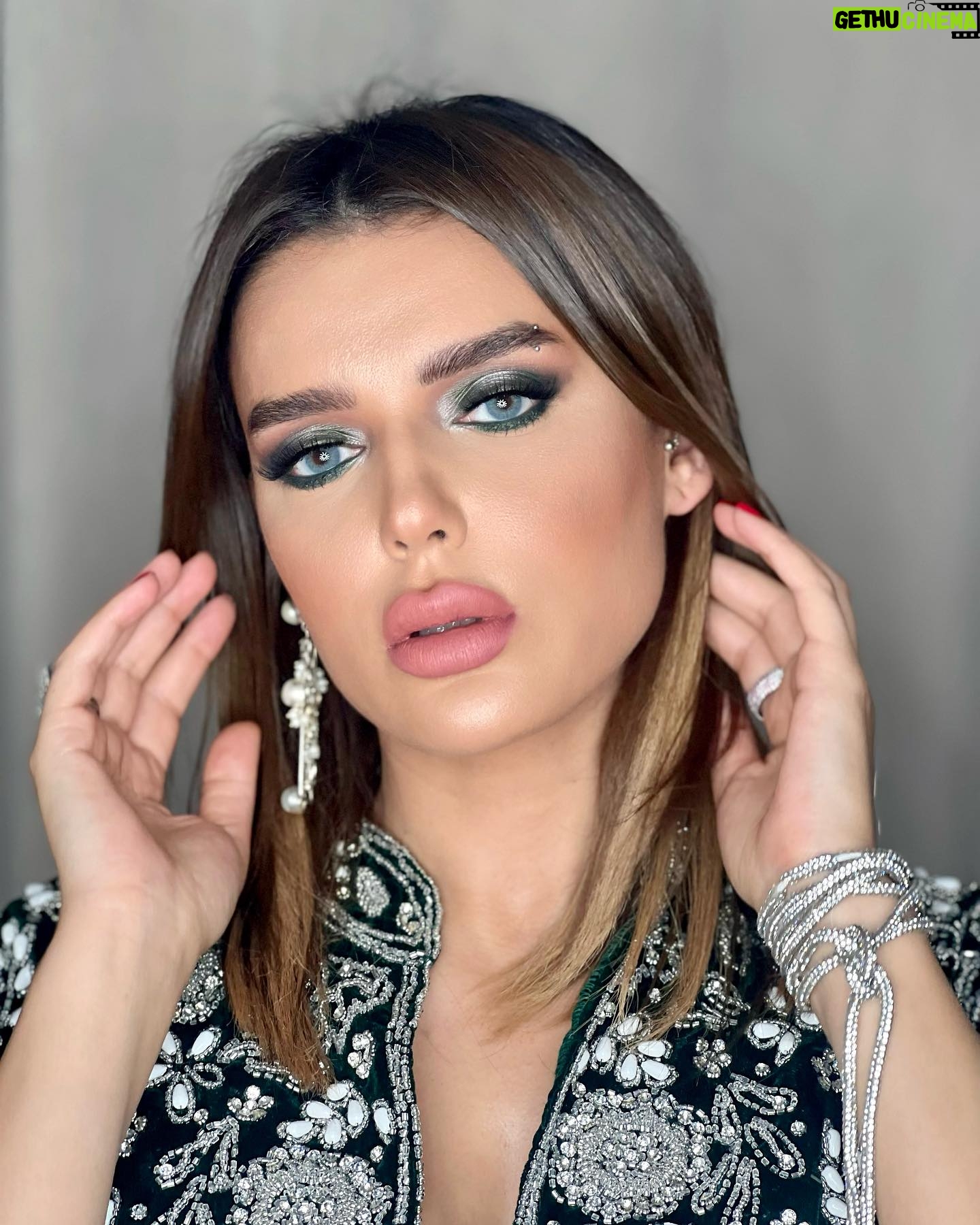 Heba ElSisi Instagram - @heba_elsisy #makeup #makeupartist #makeupideas #makeportraits #bridal #bride #bridesmaids #brideandgroom #bridedress #hairtutorial #dresses #بنشترى_راجل