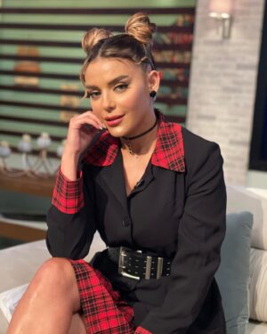 Heba ElSisi Instagram - برنامج بنشتري راجل يوم السبت والاحد والاتنين الساعه ٤ مساءا علي قناه الشمس 
@bnshtryragel program on Saturday,Sunday and Monday at 4:00 pm on @alshamseg chanel 
0utfit @hera_store_eg 
Styling @stylebymaram 
Hair & makeup @alsagheersalons @mostafaalsagheer 
Makeup @basemrushdymua 
#hebaelsisy #alshamschannel #بنشتري_راجل #tvpresenter