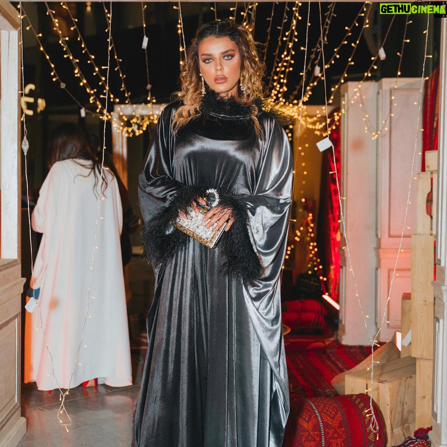 Heba ElSisi Instagram - It was a special sohour night by @diamond.zone @poshmanagement_ @yasminesarwat_ Thank u for having me #diamondzone #ramdannights Abya @3abaia_design Makeup @makeupgygyawed Clutch & earring @taleed_lamya Taken by @byezzat #hebaelsisy