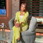 Heba ElSisi Instagram - New episode from @bnshtryragel on @alshamseg with beautiful @ahmed.mirnawaleed حلقه جديده من برنامج @bnshtryragel علي قناه @alshamseg مع الجميله @ahmed.mirnawaleed Outfit @stationshopping1 Makeup @asmaa_said_33 #hebaelsisy #bnshtry_ragel #alshamschannel #tvpresenter #programe