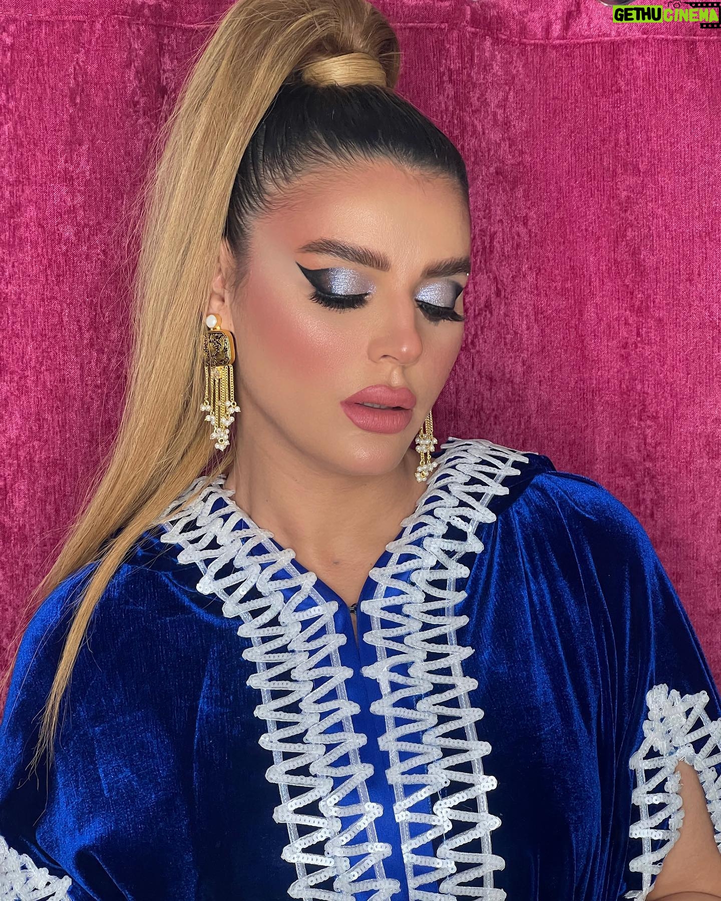 Heba ElSisi Instagram - 💙💙💙💙💙 Kaftan @sehamaraby Makeup @makeupgygyawed Earring & bangle @taleed_lamya #ramadan #hebelsisy Taken by @hesham_pop @samehselim.official