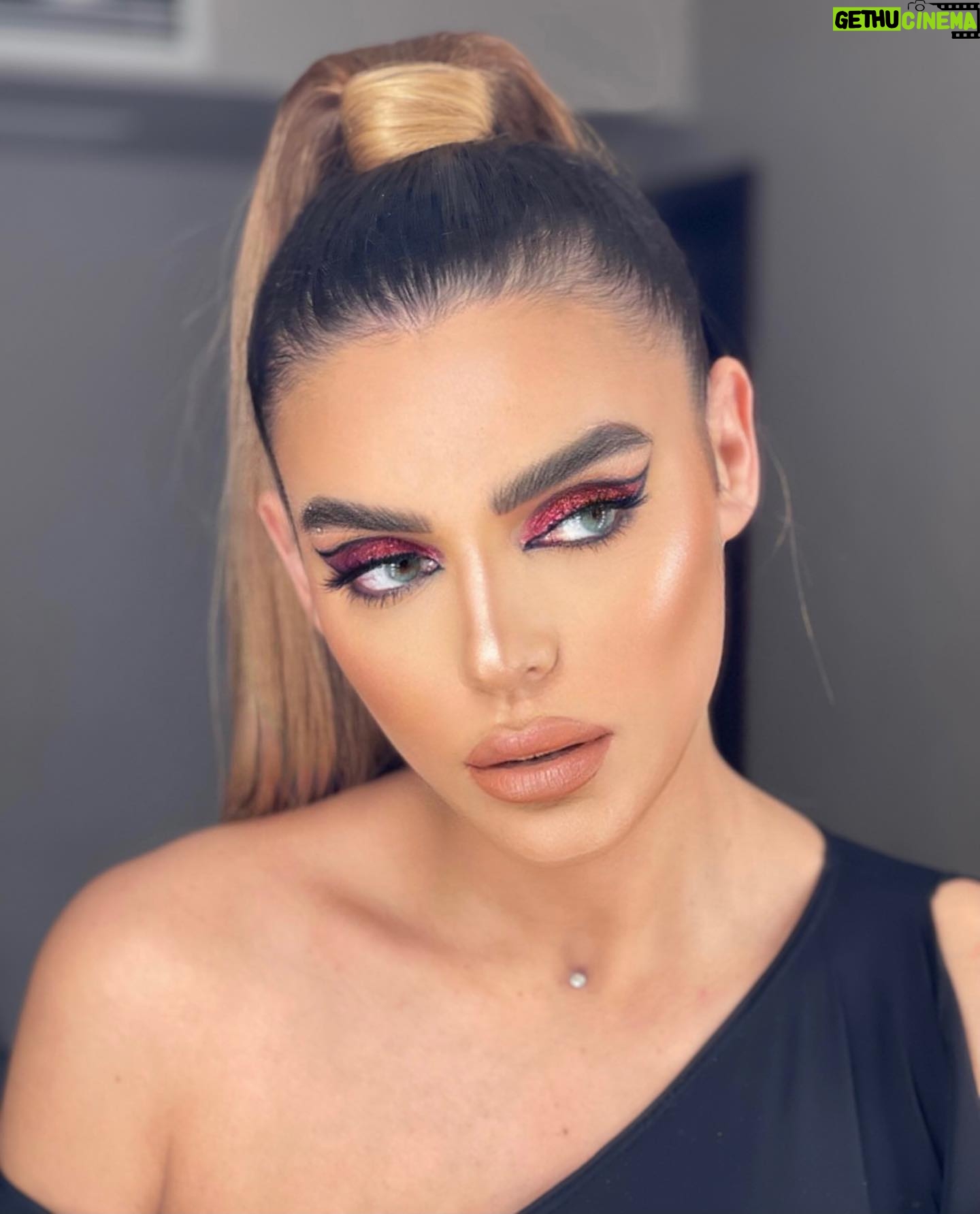 Heba ElSisi Instagram - I love makeup 💄 @bijouxandrawss_makeup_artist @alsagheersalons #hebaelsisy