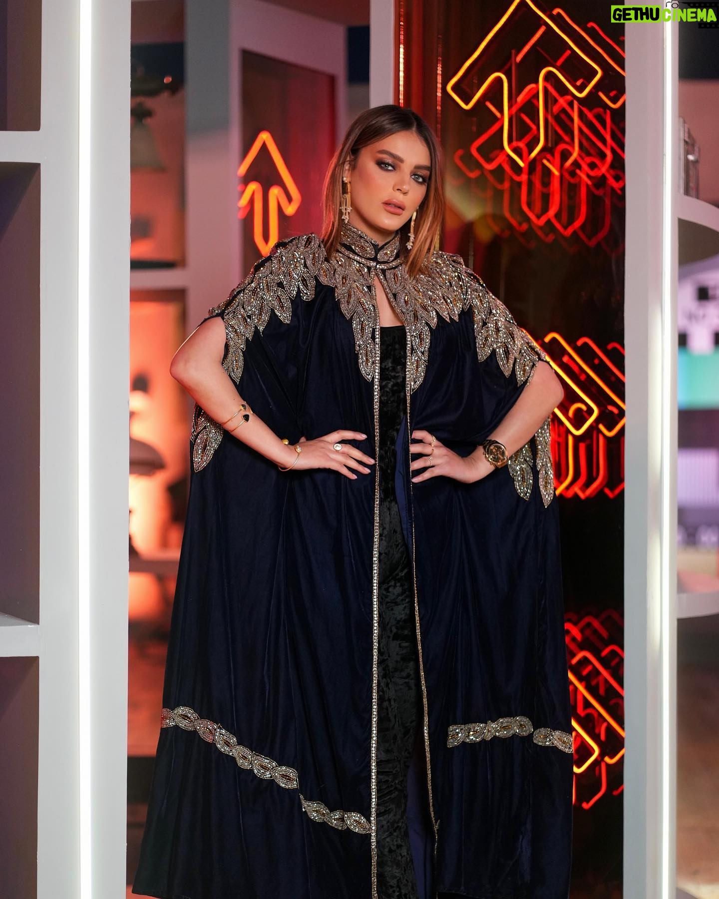 Heba ElSisi Instagram - It was a such beautiful company 🤩@taj_nights shour by @cffagency #ramdannights #hebaelsisy Kaftan @nanaskaftans Makeup @makeupgygyawed Earring & bangles &bag @taleed_lamya Hair @chezrichard Taken by Mego @maged_helal