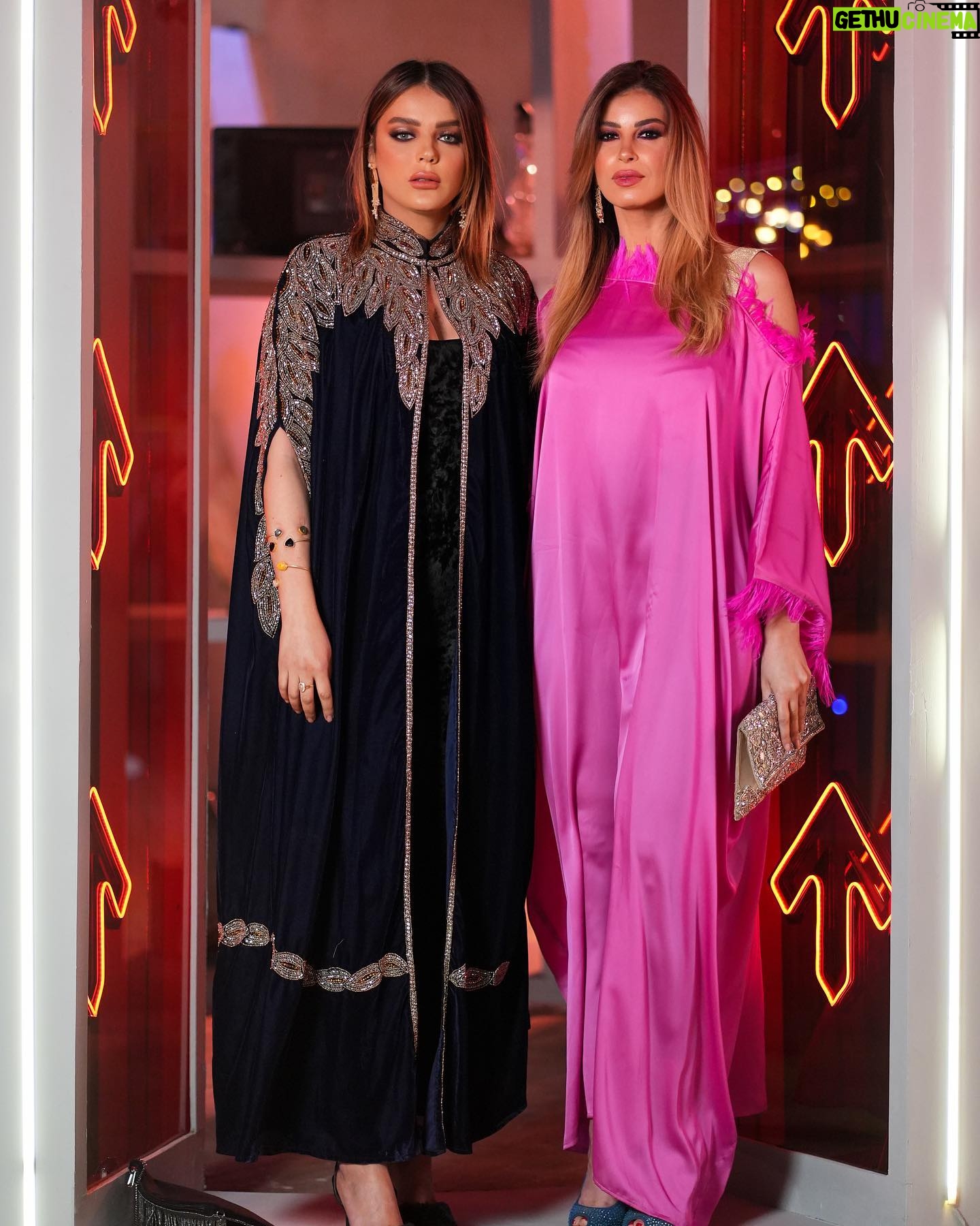 Heba ElSisi Instagram - It was a such beautiful company 🤩@taj_nights shour by @cffagency #ramdannights #hebaelsisy Kaftan @nanaskaftans Makeup @makeupgygyawed Earring & bangles &bag @taleed_lamya Hair @chezrichard Taken by Mego @maged_helal