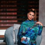 Heba ElSisi Instagram - New episode from @bnshtryragel @alshamseg Photographer @mahmoudsamyph Outfit @ghada_hashash Makeup @asmaa_said_33 Hair styel @montser Earrings @taleed_lamya #hebaelsisy #bnshtryrahal #alshams