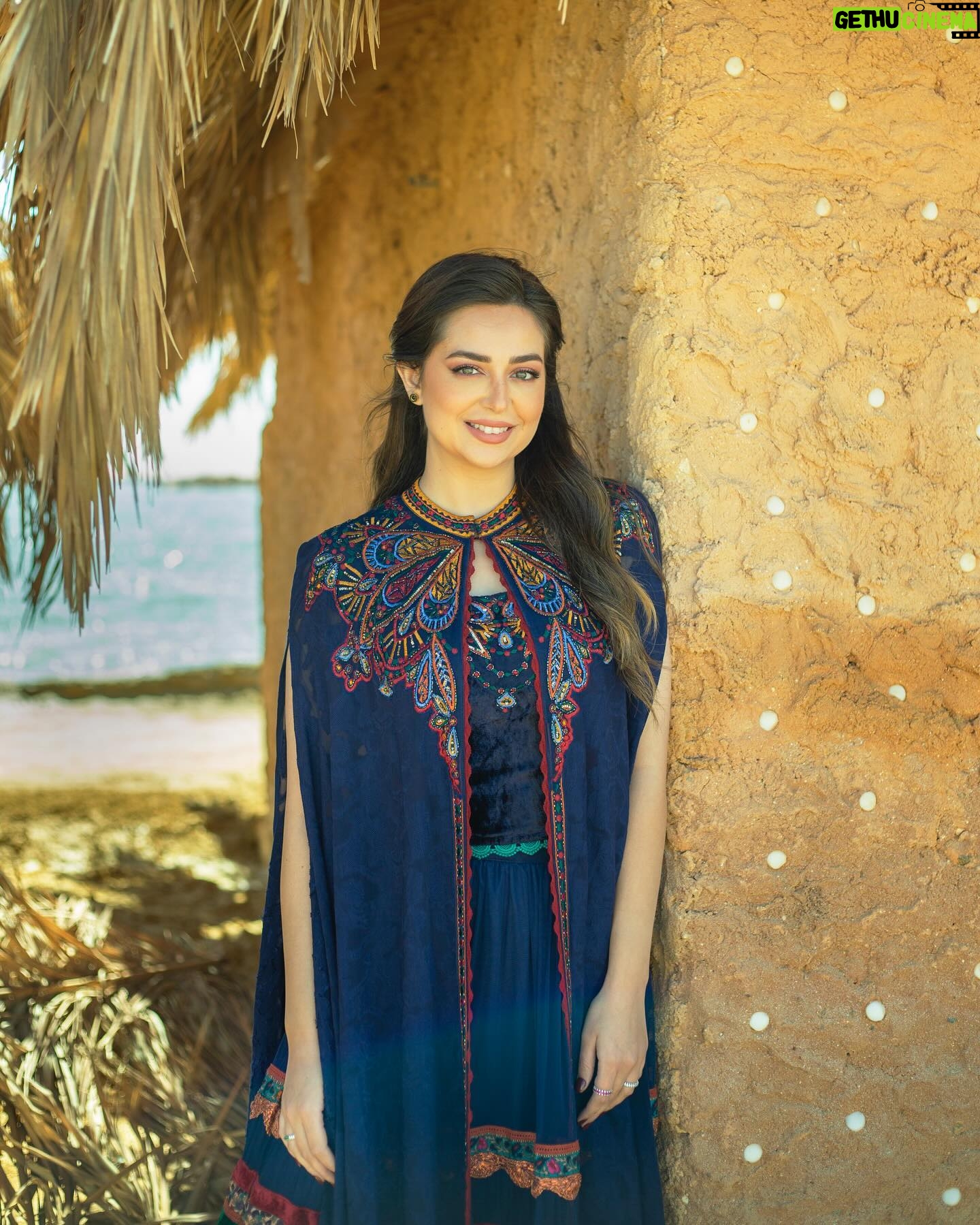 Heba Magdi Instagram - عيد سعيد عليكم جميعاً 💙🙏
