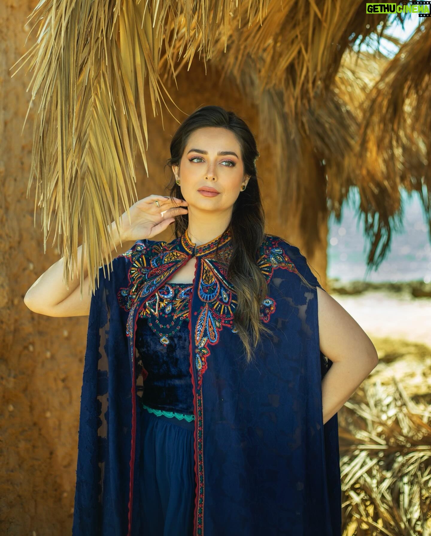 Heba Magdi Instagram - عيد سعيد عليكم جميعاً 💙🙏