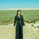 Heba Magdi Instagram - و أنا راجعة بعد ما حطيت العمل 😂🤭🫣 #المداح_أسطوره_العوده منصة شاهد و mbcمصر ______________ Dress @shalkyqq Designer Qassem Alqassem Jewelry @marlysilver MUA @aya____rady Hair @haythamamin2012 Photo by @abdomano_official1