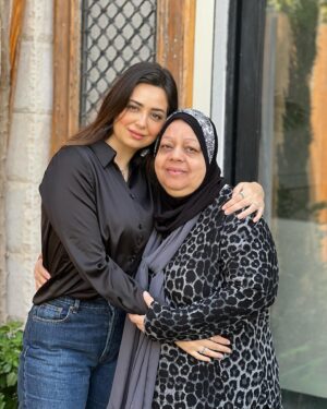 Heba Magdi Instagram - كل سنة و انتي طيبة يا ماما ربنا يخليكي ليا و يحفظك و يديكي الصحة و العافيه يارب و يرحم بابا و يسكنه الجنة و نعيمها 🤍 
Happy Mother’s Day 🤍
