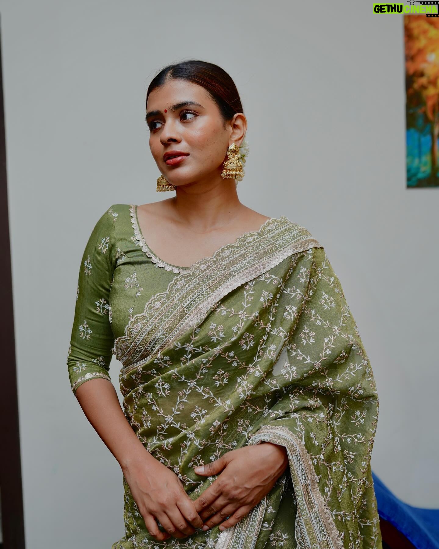 Hebah Patel Instagram - A hot(literal) minute in Tirupati! 🧡