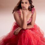 Hebah Patel Instagram - Styled by @officialanahita Wearing: @raagareddyofficial Makeup: @makeupbyramakrishna @vijjireddyskht Style team: @pranathivarma.k Pic: @adrin_sequeira