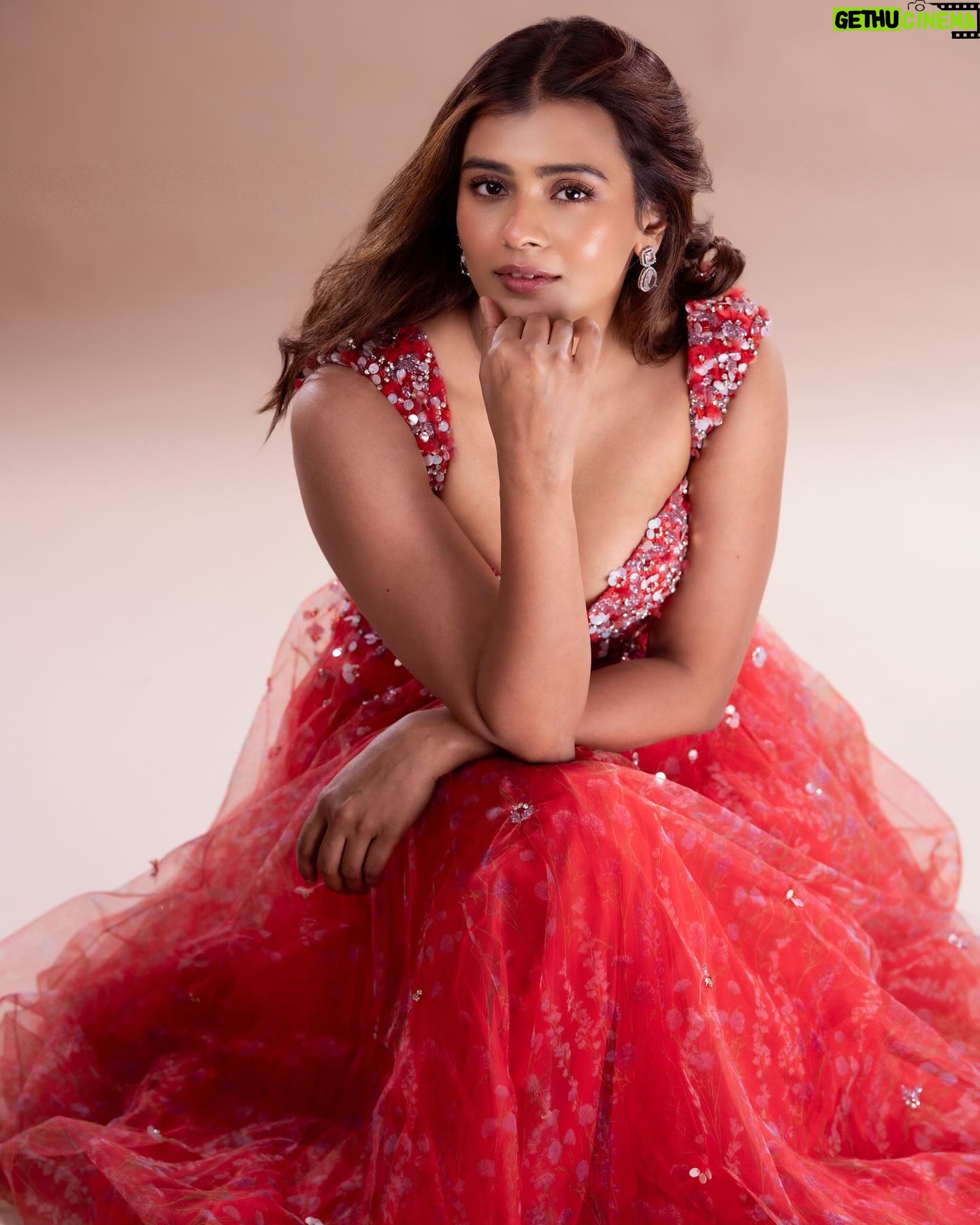 Hebah Patel Instagram - Styled by @officialanahita Wearing: @raagareddyofficial Makeup: @makeupbyramakrishna @vijjireddyskht Style team: @pranathivarma.k Pic: @adrin_sequeira