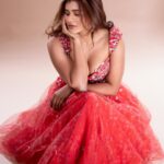Hebah Patel Instagram - Styled by @officialanahita Wearing: @raagareddyofficial Makeup: @makeupbyramakrishna @vijjireddyskht Style team: @pranathivarma.k Pic: @adrin_sequeira