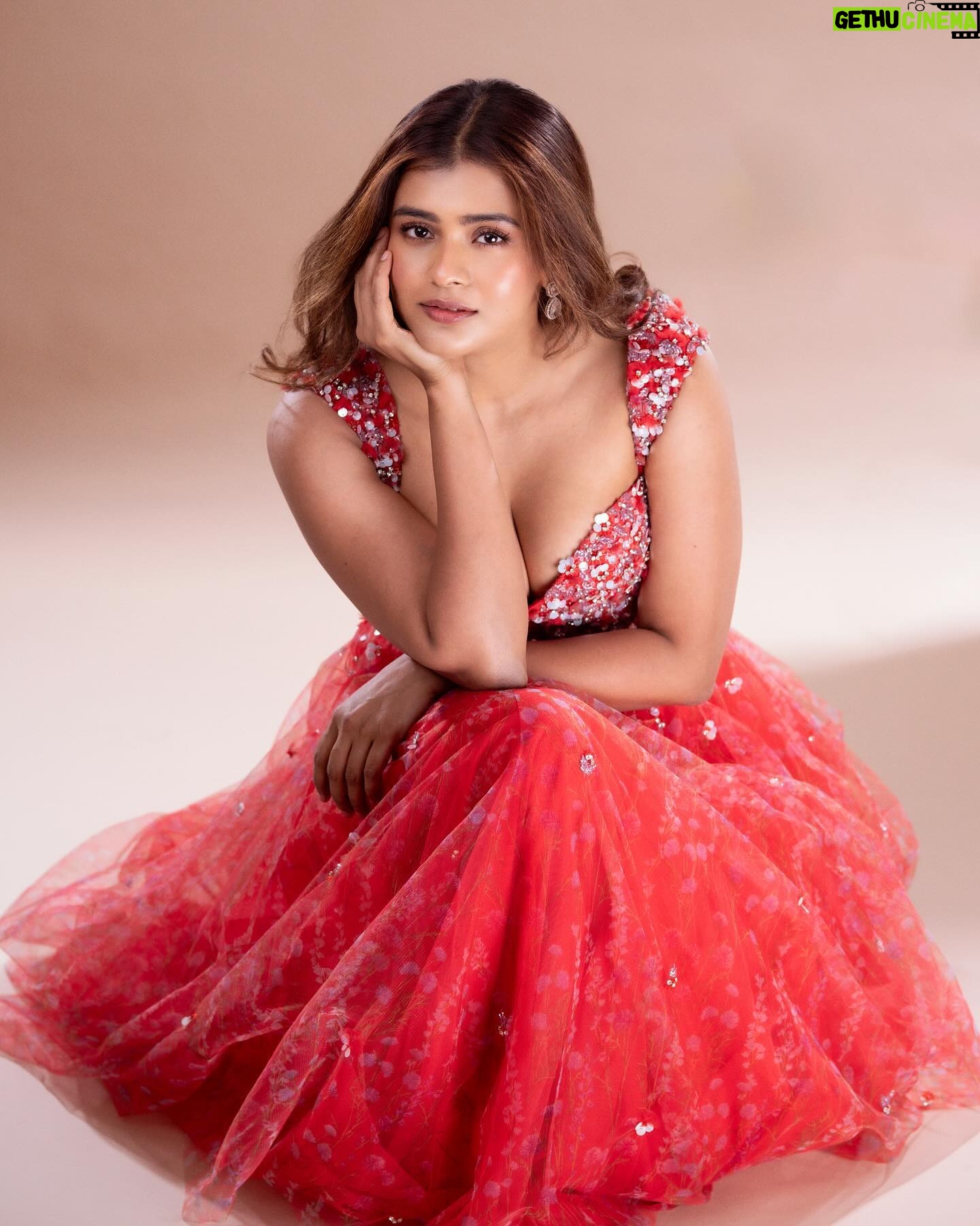 Hebah Patel Instagram - Styled by @officialanahita Wearing: @raagareddyofficial Makeup: @makeupbyramakrishna @vijjireddyskht Style team: @pranathivarma.k Pic: @adrin_sequeira