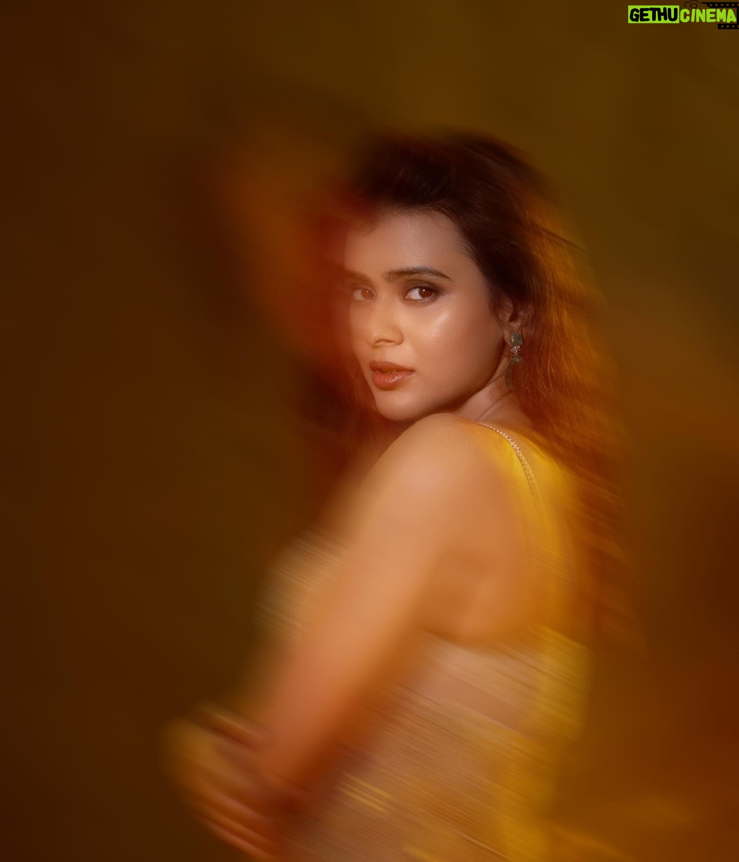 Hebah Patel Instagram - Styled by @officialanahita Wearing: @majesticbyjapnah Makeup: @makeupbyramakrishna @vijjireddyskht Style team: @pranathivarma.k Pic: @adrin_sequeira