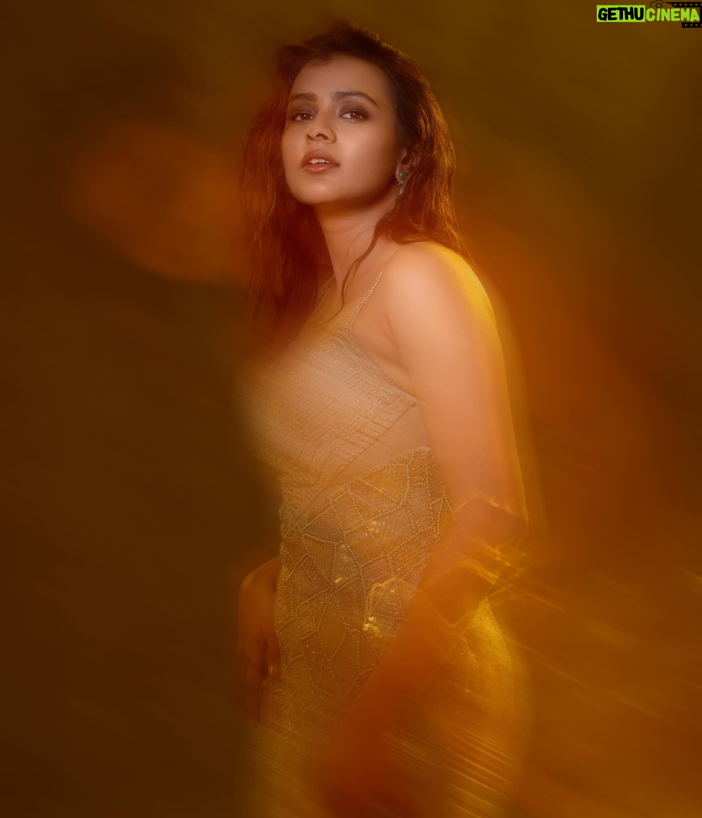 Hebah Patel Instagram - Styled by @officialanahita Wearing: @majesticbyjapnah Makeup: @makeupbyramakrishna @vijjireddyskht Style team: @pranathivarma.k Pic: @adrin_sequeira