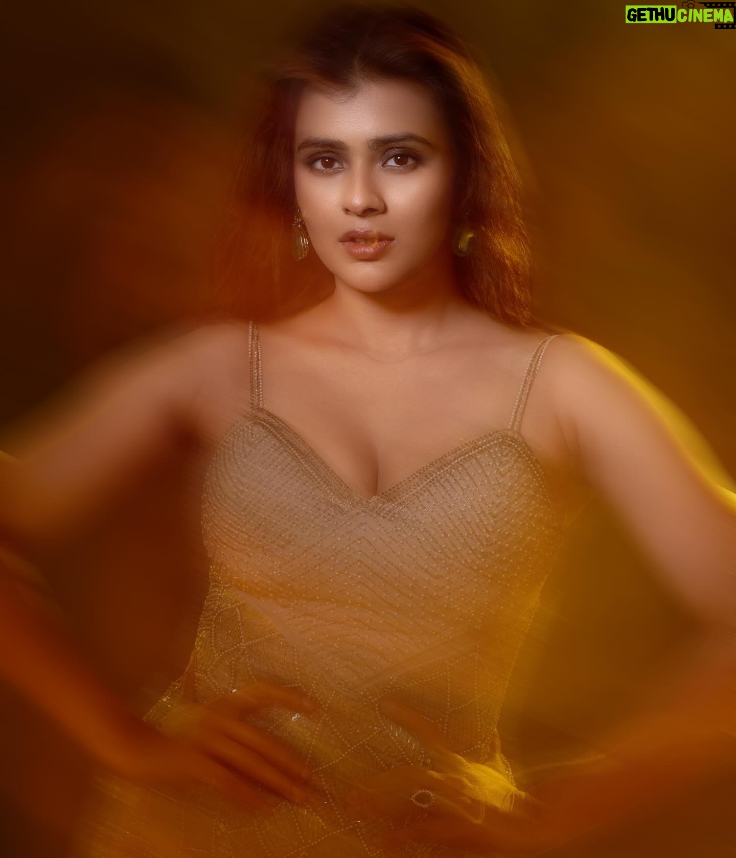 Hebah Patel Instagram - Styled by @officialanahita Wearing: @majesticbyjapnah Makeup: @makeupbyramakrishna @vijjireddyskht Style team: @pranathivarma.k Pic: @adrin_sequeira
