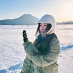 Hebe Tien Fu-chen Instagram – 是日絕景「阿花」

關於霜花探勘特派員阿花👩🏻‍🏫

「阿花」是在氣溫攝氏零下15度，披星戴月不畏寒風之清晨，於阿寒湖結冰湖面上，為看見大自然精細工藝之華美，頭髮凍成白絲，鼻子甚至腦子皆凍歪之幸運女子。

#阿寒湖
#阿花