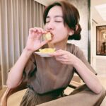 Hebe Tien Fu-chen Instagram - 🟠🟡⚪️ 蛋黃酥鑑定大師祝福大家中秋佳節快樂 💛 #團圓吃圓圓 #中秋節快樂