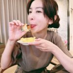 Hebe Tien Fu-chen Instagram - 🟠🟡⚪️ 蛋黃酥鑑定大師祝福大家中秋佳節快樂 💛 #團圓吃圓圓 #中秋節快樂