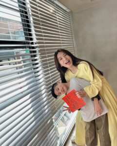 Hebe Tien Fu-chen Instagram - 立春 謝謝時光如此慷慨 帶給我們這般豐盛 謝謝你們如此有愛 給了我充滿陽光的美好午後 #勁寶的招財很有力 #感覺真的會招財進寶