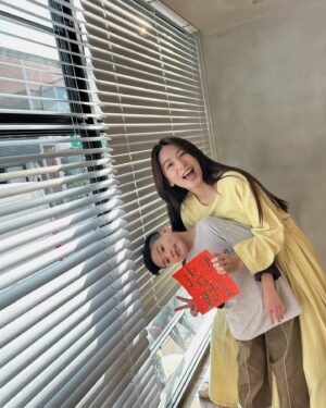 Hebe Tien Fu-chen Instagram - 立春

謝謝時光如此慷慨
帶給我們這般豐盛

謝謝你們如此有愛
給了我充滿陽光的美好午後

#勁寶的招財很有力
#感覺真的會招財進寶