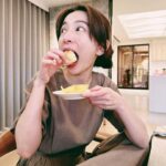 Hebe Tien Fu-chen Instagram - 🟠🟡⚪️ 蛋黃酥鑑定大師祝福大家中秋佳節快樂 💛 #團圓吃圓圓 #中秋節快樂