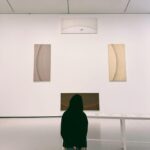 Hebe Tien Fu-chen Instagram - Bourse de Commerce: Pinault Collection ［皮諾私人美術館］ 曾為穀倉，19世紀興建為巴黎證券交易所，如今改建成私人美術館。 隨著時代變遷，從儲放生存必須之糧倉，到貨幣數字流轉處，再把錢錢變成喜歡的作品，成為一處分享創造力，展示美的建築。 巴洛克古典富麗與安藤忠雄的現代極簡混搭，一個看得見過去、現在、未來的建築，日光從透明穹窿灑落，照亮一件件被收藏著的創意與生命力。很是美麗！