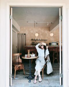 Hebe Tien Fu-chen Instagram - ☕️☁️🐶 喝一杯小咖啡，巧遇一位小朋友， 可口，可愛，可以的生活。 #其實我有新單曲啦 #乘著無人光影的遠行 #覺得我看起來無所事事的朋友請點👆🏻🔗聆聽 #謝謝
