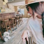 Hebe Tien Fu-chen Instagram - ☕️☁️🐶 喝一杯小咖啡，巧遇一位小朋友， 可口，可愛，可以的生活。 #其實我有新單曲啦 #乘著無人光影的遠行 #覺得我看起來無所事事的朋友請點👆🏻🔗聆聽 #謝謝