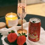 Hebe Tien Fu-chen Instagram - 🍓我的莓好時光🍓 手握著我可愛的草莓香檳杯，喝著微醉氣泡帶出淡淡的草莓香氣，和心愛的家人朋友團聚，一起喝了搖曳，是我的莓好時光。 #微醉ほろよい #草莓奢華氣泡 #輕奢草莓香檳杯 #微醉莓好時光 @horoyoi_tw