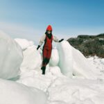 Hebe Tien Fu-chen Instagram – 知床 流冰漫步🧊

難道在山中漫步已經無法滿足這位女子了？

走著走著就走在鄂霍次克海上了

走進一碗巨人的刨冰裡

在皚皚間穿梭

在剔透上漫步

世界真是好玩的遊樂場

#知床
#流水漫步