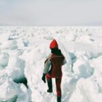 Hebe Tien Fu-chen Instagram – 知床 流冰漫步🧊

難道在山中漫步已經無法滿足這位女子了？

走著走著就走在鄂霍次克海上了

走進一碗巨人的刨冰裡

在皚皚間穿梭

在剔透上漫步

世界真是好玩的遊樂場

#知床
#流水漫步