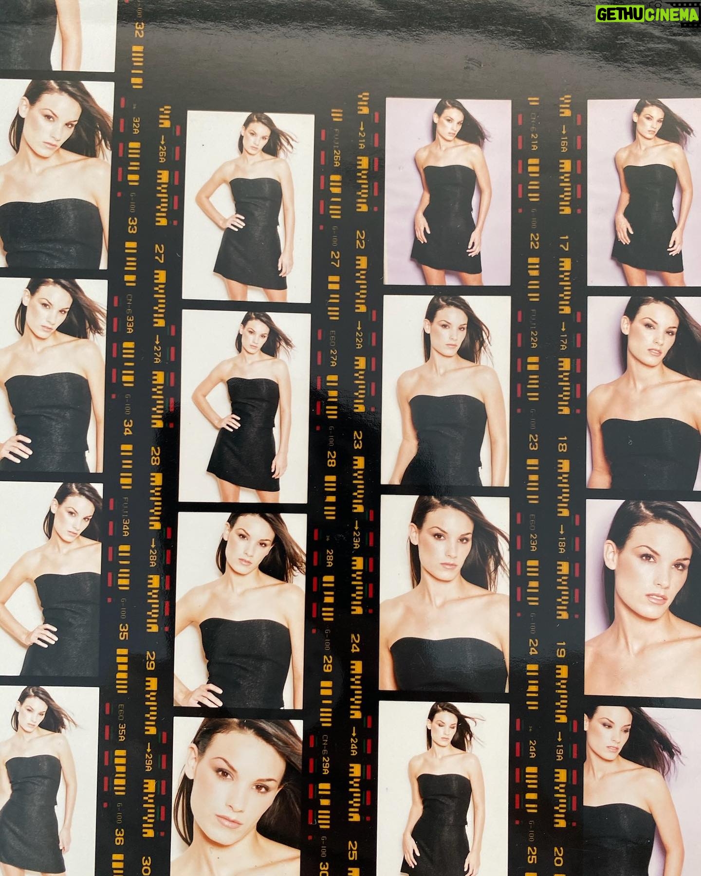 Heidi D'Amelio Instagram - Flashback to my Posh Spice days 🙈🖤 @victoriabeckham will forever be a fashion icon! NYC 1996