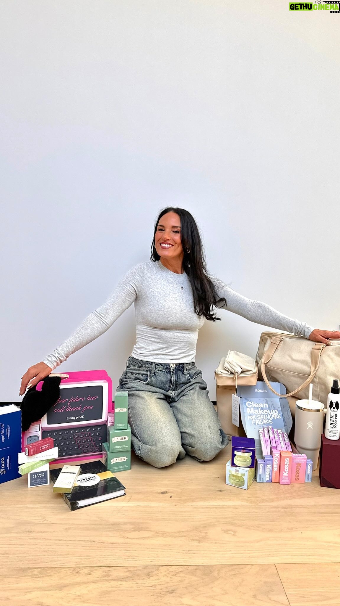 Heidi D'Amelio Instagram - IT’S TIME FOR ANOTHER GIVEAWAY!!! In honor of Mother’s Day this weekend, I wanted to do something special for my fellow moms. You only have 48hrs to enter - so don’t miss your chance to give your mom the ultimate Mother’s Day gift!! 💝 How to enter: 1. Must be following me on IG & TikTok 2. Like this post (on both platforms) 3. Comment below why your mom deserves this gift! 4. BONUS ENTRY: share this post on your story and tag me! *U.S. residents only The winner will be chosen Wednesday 5/8 GOOD LUCK!! 💕