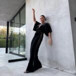 Heidi D’Amelio Instagram – When sleek & chic is also comfy🖤 glam by me