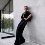 Heidi D’Amelio Instagram – When sleek & chic is also comfy🖤 glam by me