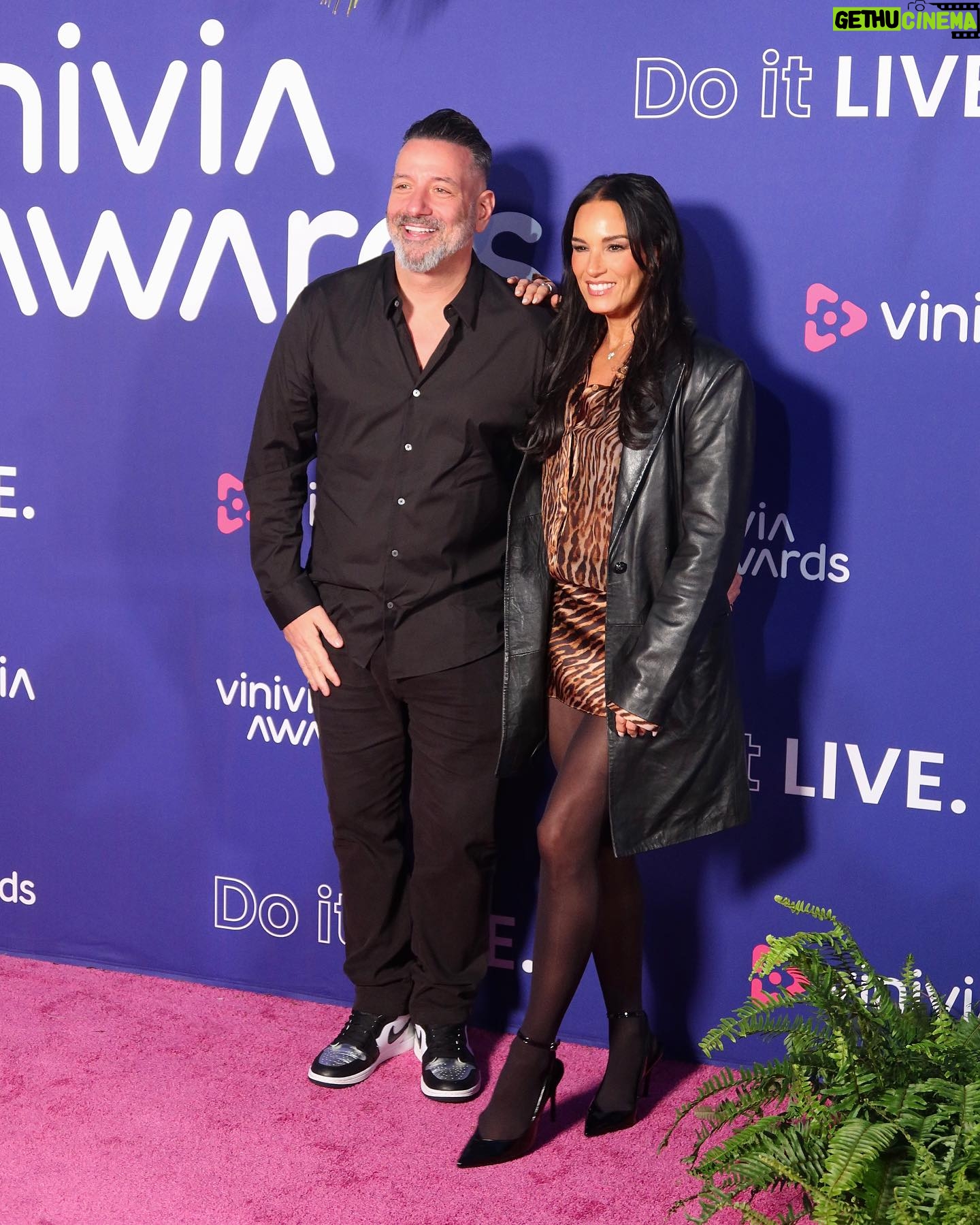 Heidi D'Amelio Instagram - This @dameliofootwear set up for @vinivia.live was everything! π€πΌπΏβ¨