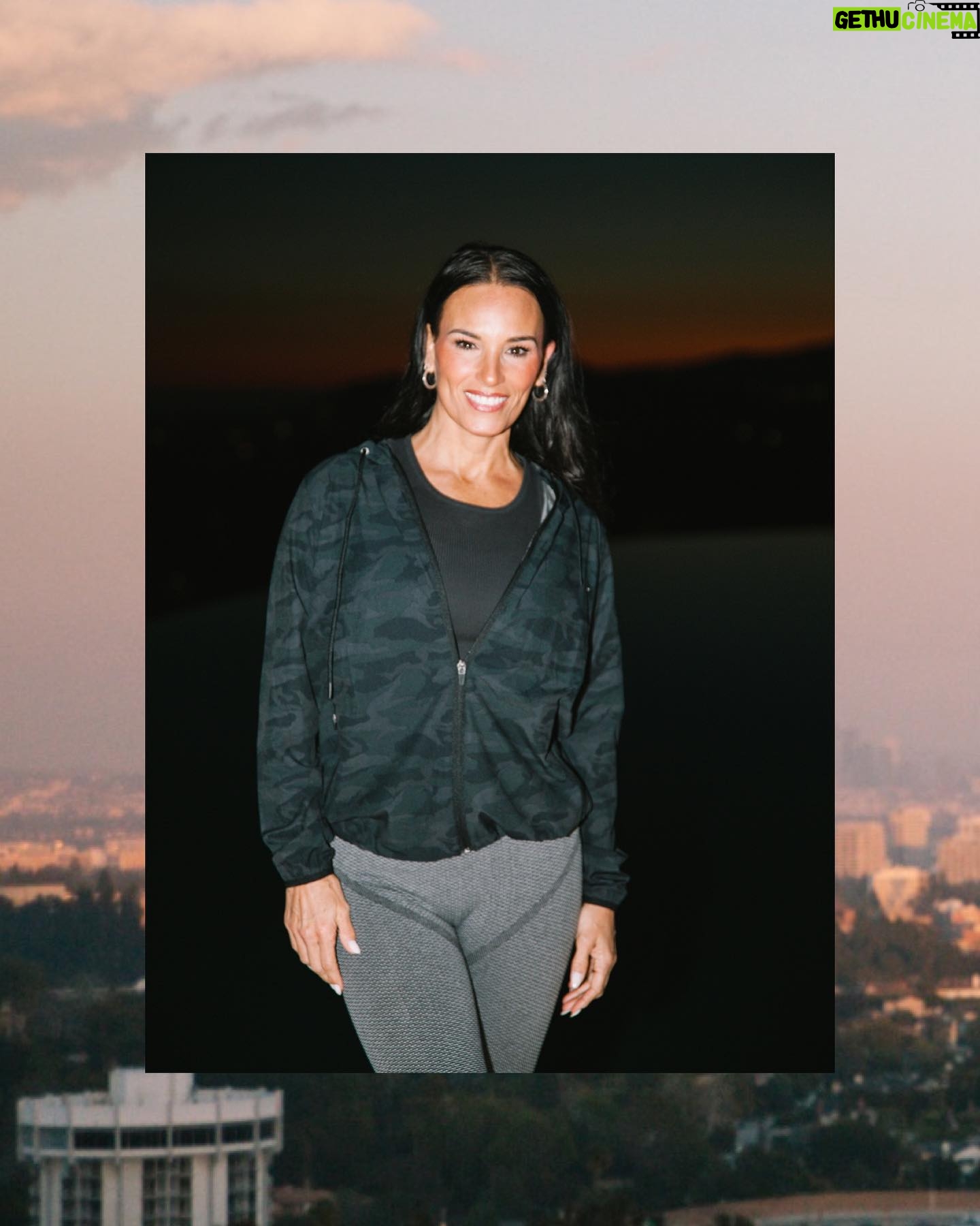 Heidi D'Amelio Instagram - Restorative yoga with friends and a breathtaking view is just what my body and soul needed! 🌇🧘🏻♀️✨ Huge thank you to @equinox for this beautiful Equinox Vernal event!