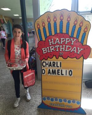 Heidi D'Amelio Instagram - HAPPY BIRTHDAY my sweet Charli girl💚 20 years ago today you came into this world, a week early-I think bc you were excited to get this life of yours started asap and what a life it has been so far! When I think back of me holding you as a newborn I melt. I remember your tiny hands, grabbing onto my fingers and I promised you I will always be here for you to hold on to and I meant that. Here you are-20 years later and watching you soar with no need to hold on to me. You have everything you need to create the life you want that brings you the most amount of happiness and I am so proud of you. If there is ever is a moment you need me to hold on to - I will always be here for you💚 I love you so much 🫒