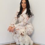 Heidi D'Amelio Instagram - The diva herself… Miss Belle 🤍🐾✨ #dogphotoshoot #allwhiteoutfit #dogshootinspo #outfitideas