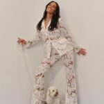 Heidi D'Amelio Instagram - The diva herself… Miss Belle 🤍🐾✨ #dogphotoshoot #allwhiteoutfit #dogshootinspo #outfitideas