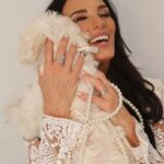Heidi D'Amelio Instagram - The diva herself… Miss Belle 🤍🐾✨ #dogphotoshoot #allwhiteoutfit #dogshootinspo #outfitideas