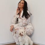 Heidi D'Amelio Instagram - The diva herself… Miss Belle 🤍🐾✨ #dogphotoshoot #allwhiteoutfit #dogshootinspo #outfitideas