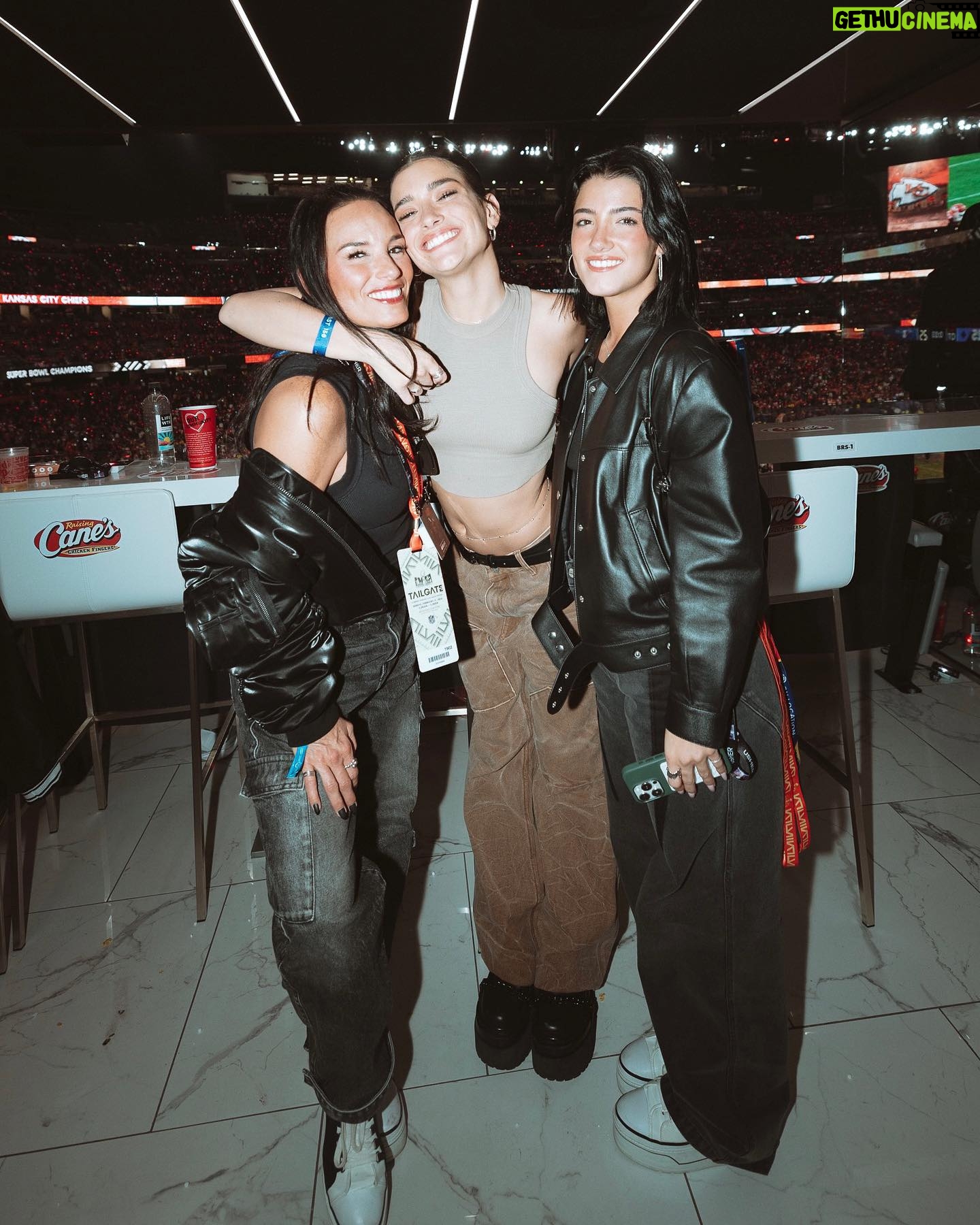 Heidi D'Amelio Instagram - Views from Super Bowl LVIII 🏈❤️🏆 #PlayersTailgate