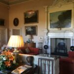Helen Mirren Instagram - Classic English Countreh Hice. That’s how you pronounce country house if you are posh in Britain