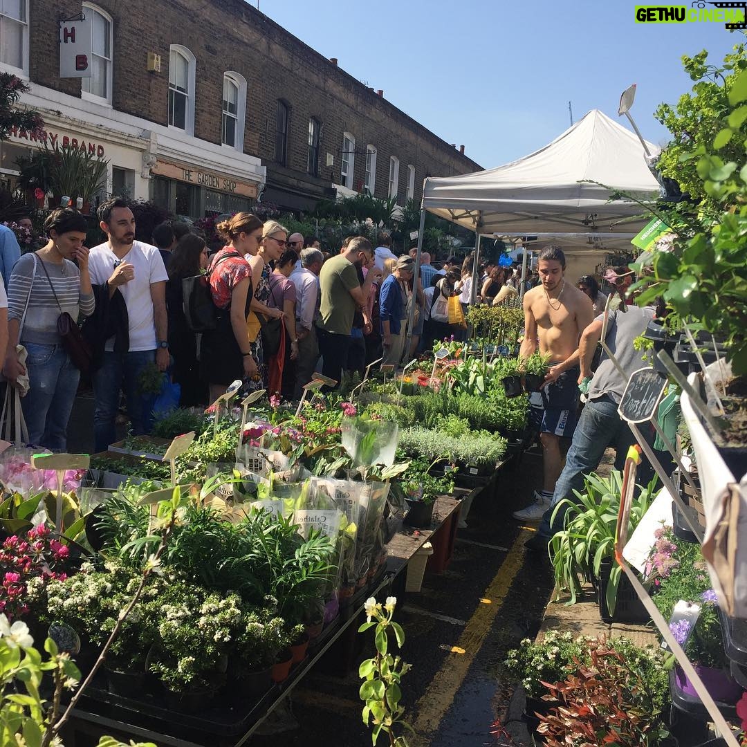 Helen Mirren Instagram - Sunday in east london 2 Columbia Rd flower market